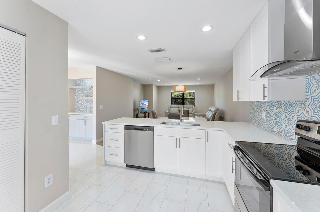 For Sale: $335,000 (3 beds, 2 baths, 1298 Square Feet)