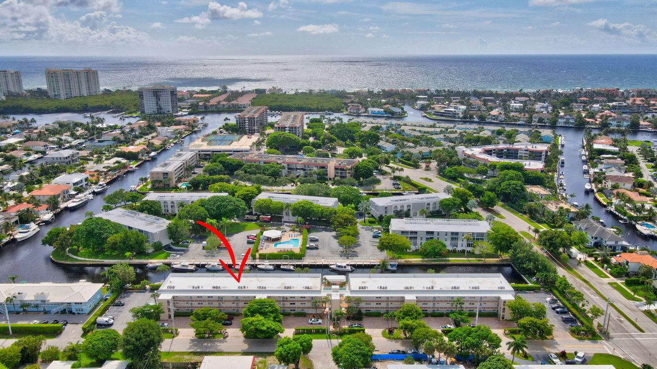 For Sale: $395,000 (2 beds, 2 baths, 988 Square Feet)