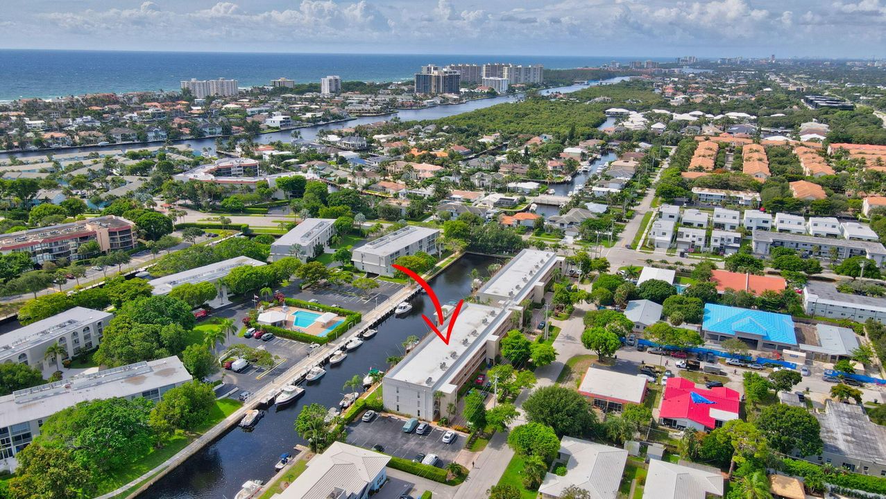 For Sale: $395,000 (2 beds, 2 baths, 988 Square Feet)