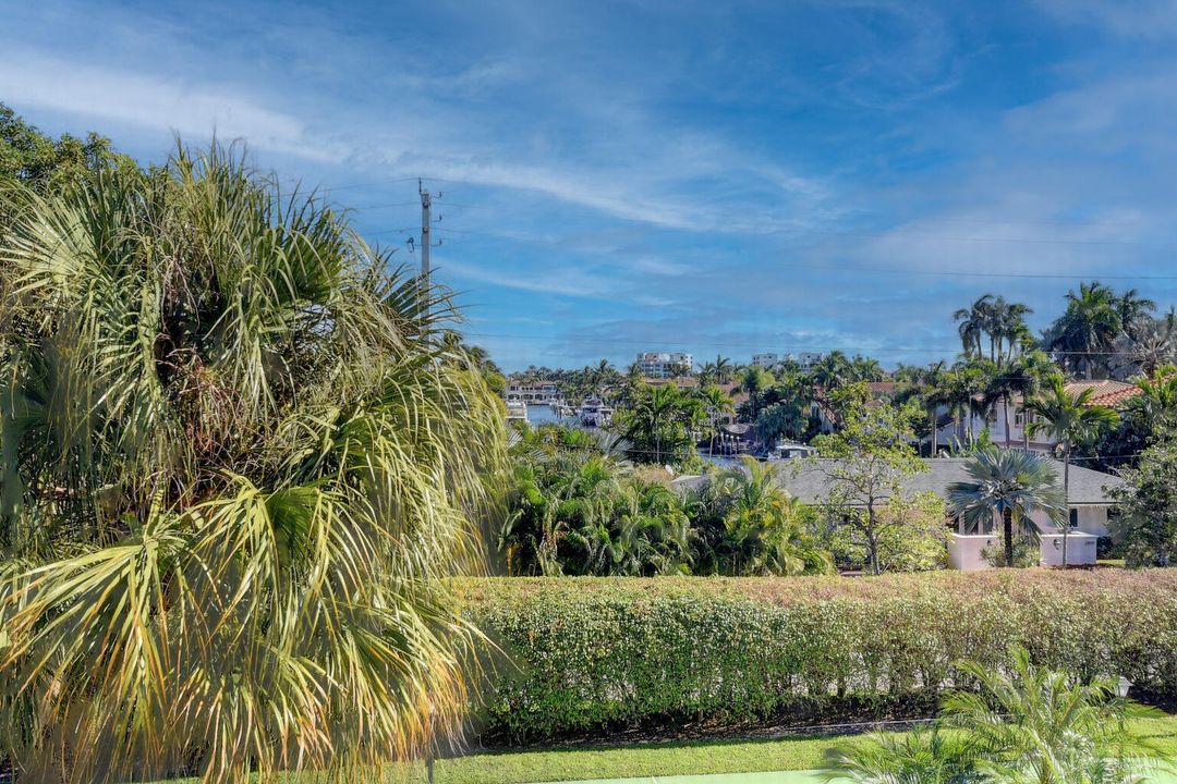 For Sale: $355,000 (2 beds, 2 baths, 1200 Square Feet)