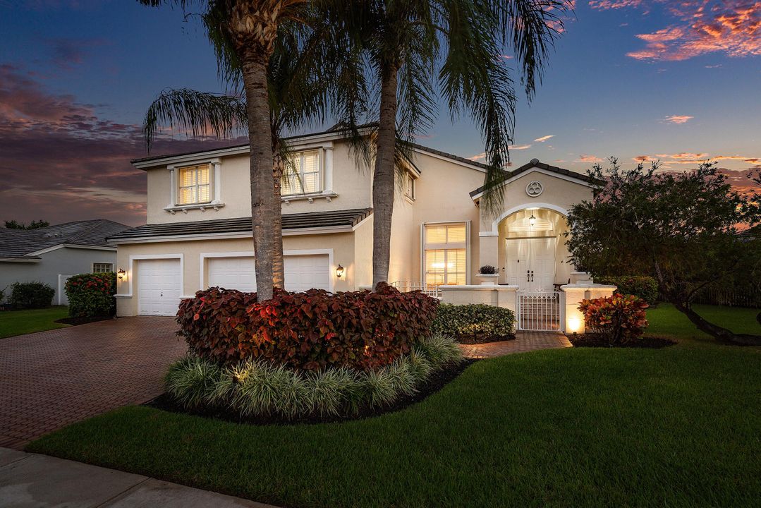 Vendido Recientemente: $849,000 (5 camas, 3 baños, 2904 Pies cuadrados)