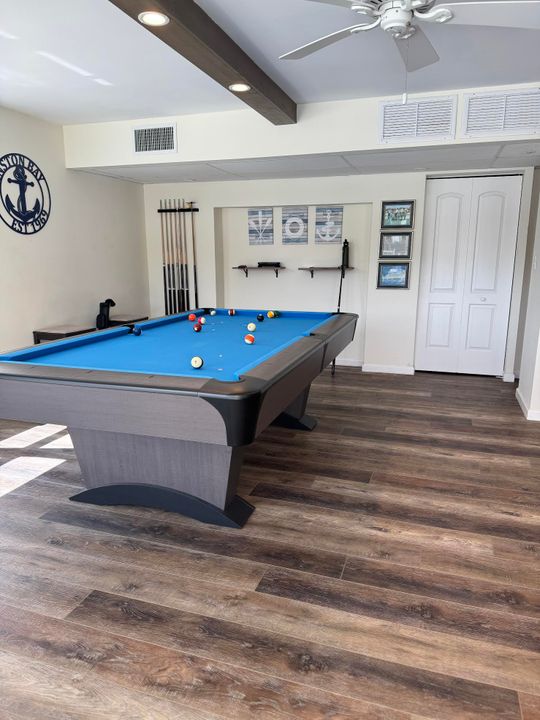 For Sale: $395,000 (2 beds, 2 baths, 988 Square Feet)