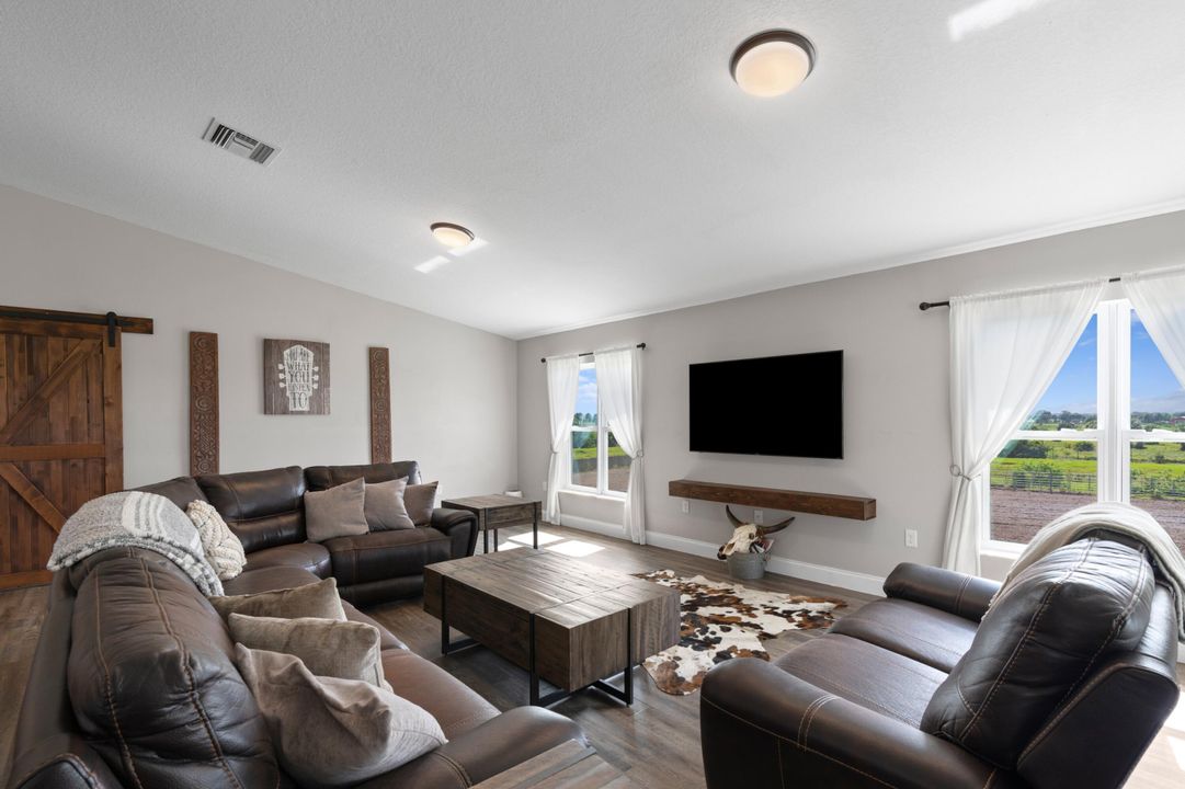 На продажу: $1,299,000 (3 спален, 3 ванн, 3107 Квадратных фут)