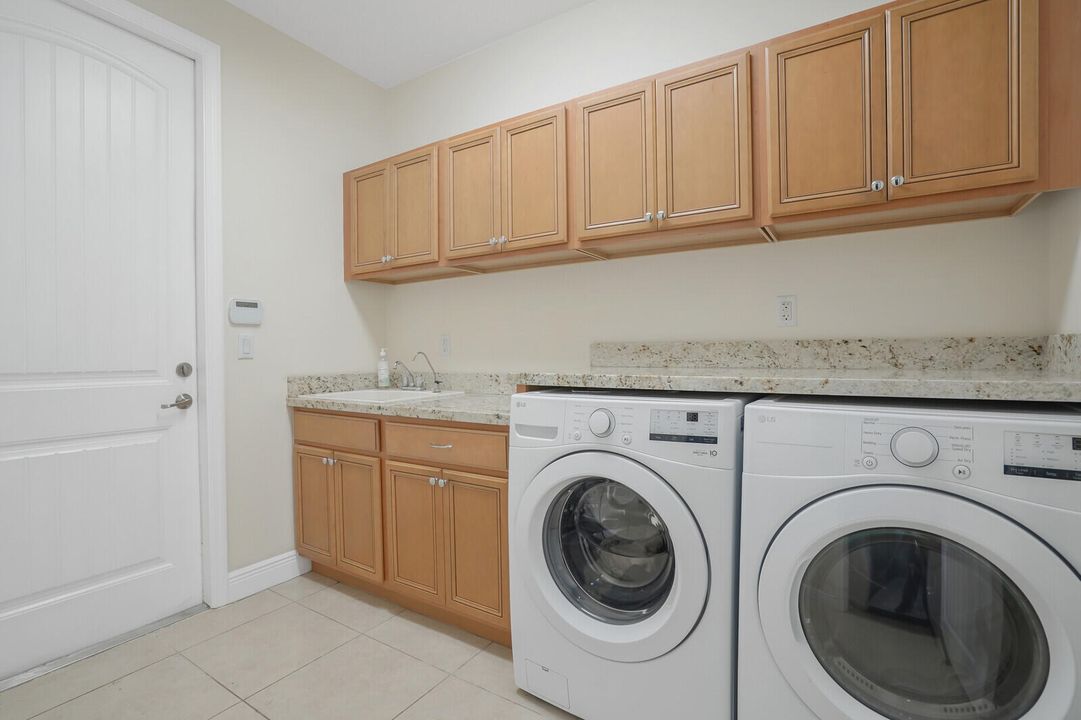 Active With Contract: $1,475,000 (4 beds, 3 baths, 3132 Square Feet)