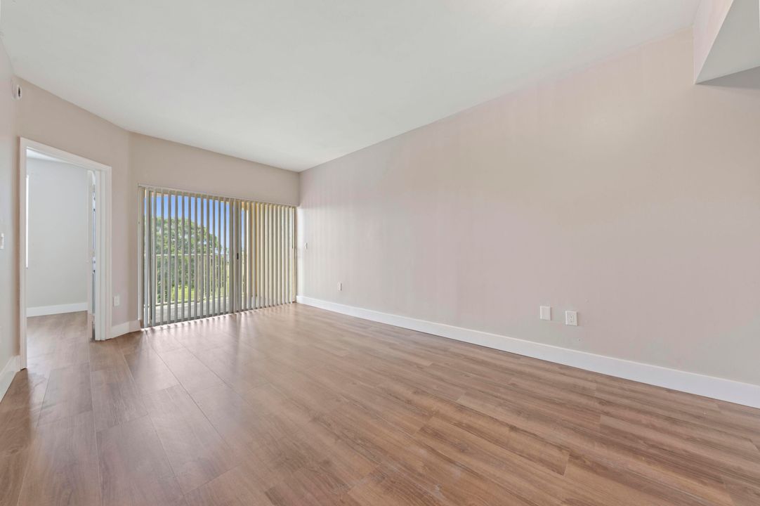 На продажу: $329,900 (3 спален, 2 ванн, 1200 Квадратных фут)