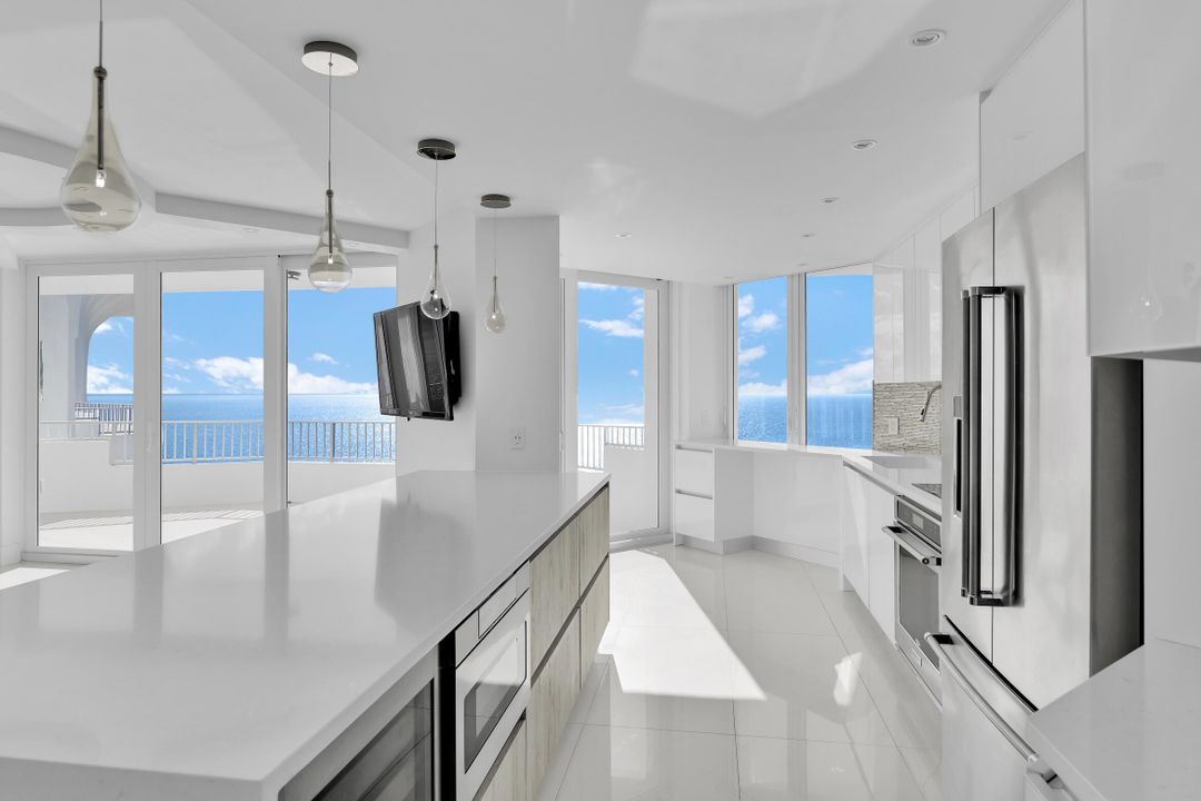 На продажу: $1,900,000 (2 спален, 2 ванн, 1448 Квадратных фут)