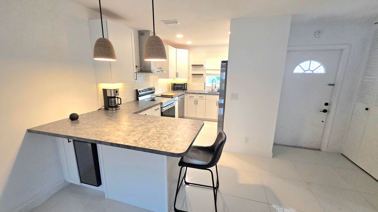 For Sale: $139,000 (1 beds, 1 baths, 662 Square Feet)