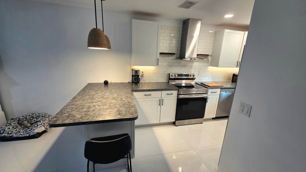 For Sale: $139,000 (1 beds, 1 baths, 662 Square Feet)