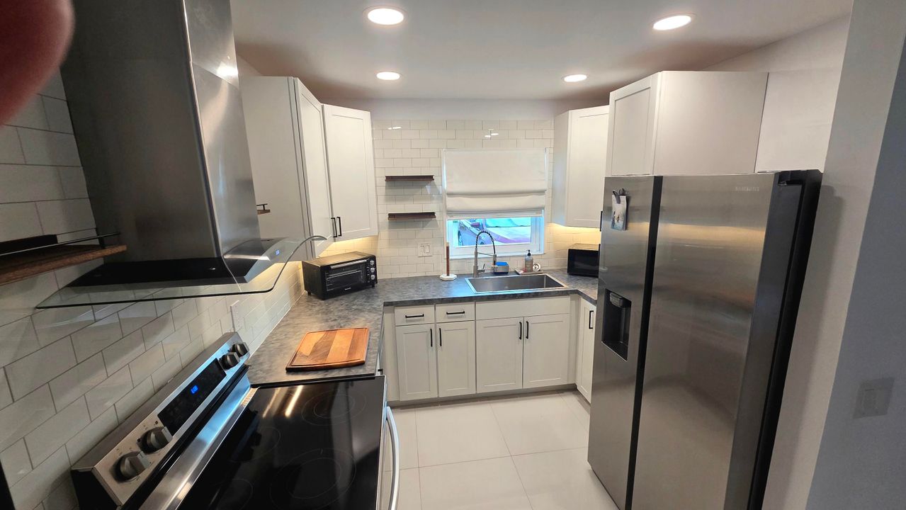 For Sale: $139,000 (1 beds, 1 baths, 662 Square Feet)