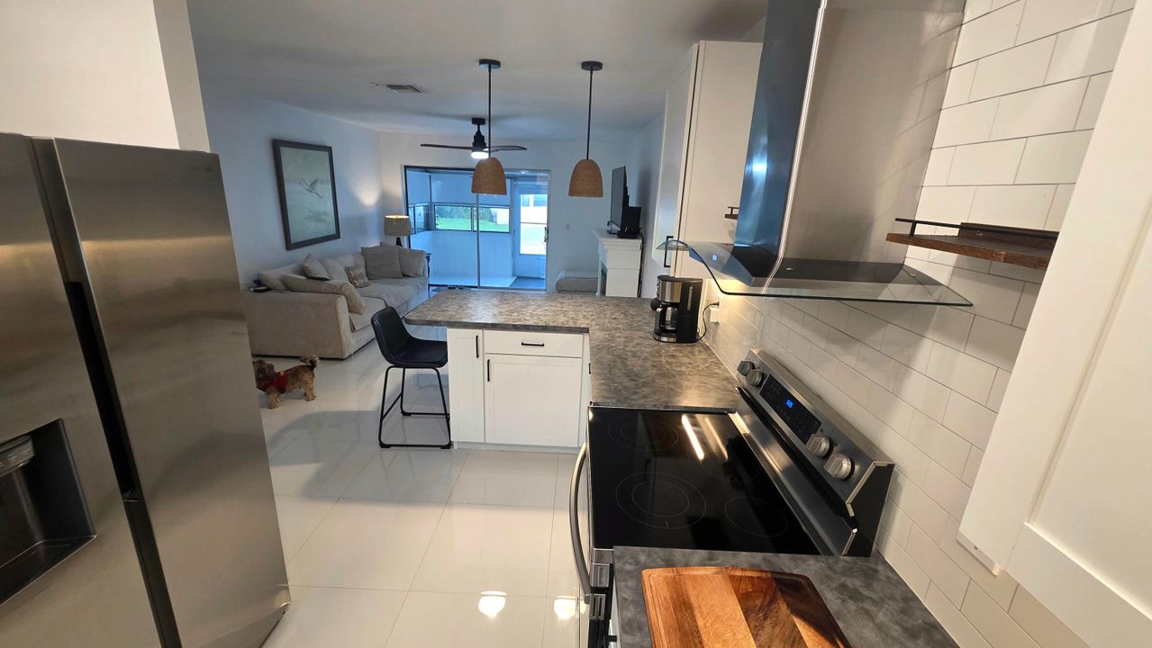 For Sale: $139,000 (1 beds, 1 baths, 662 Square Feet)