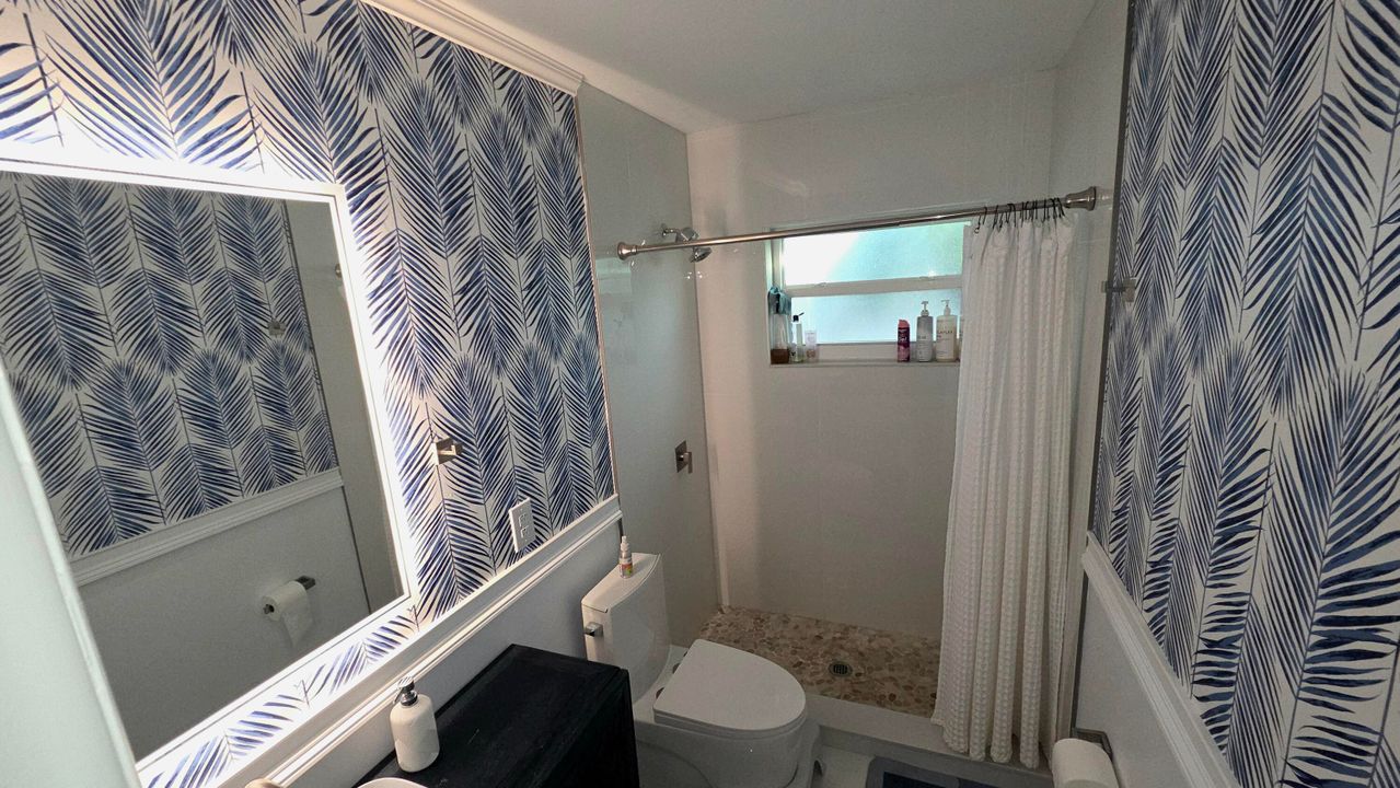 For Sale: $139,000 (1 beds, 1 baths, 662 Square Feet)