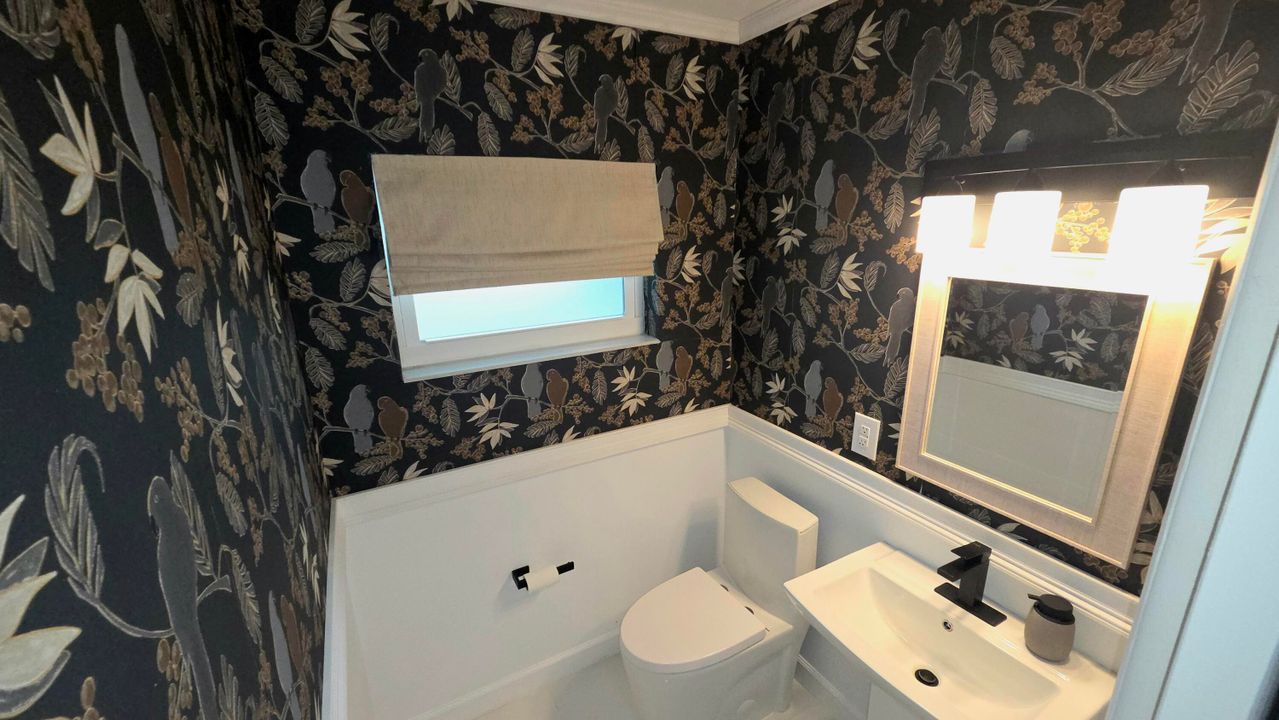 For Sale: $139,000 (1 beds, 1 baths, 662 Square Feet)