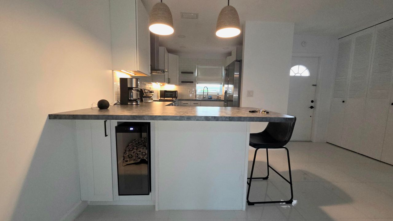 For Sale: $139,000 (1 beds, 1 baths, 662 Square Feet)