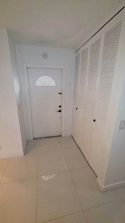 For Sale: $139,000 (1 beds, 1 baths, 662 Square Feet)