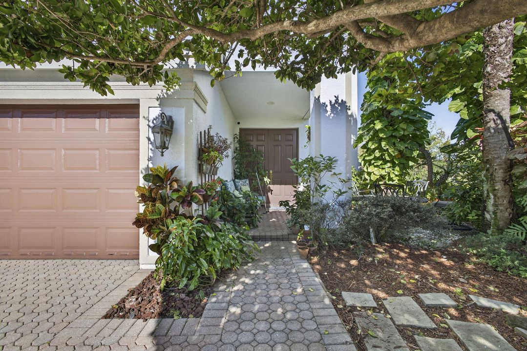 Active With Contract: $679,000 (5 beds, 2 baths, 2888 Square Feet)