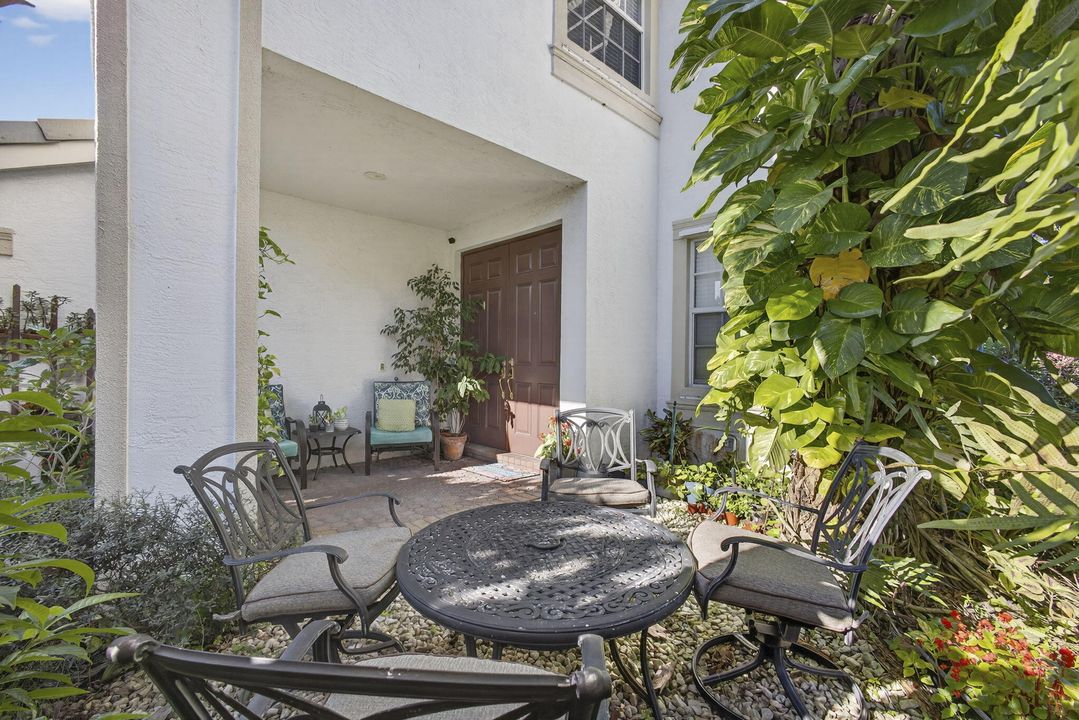 Active With Contract: $679,000 (5 beds, 2 baths, 2888 Square Feet)