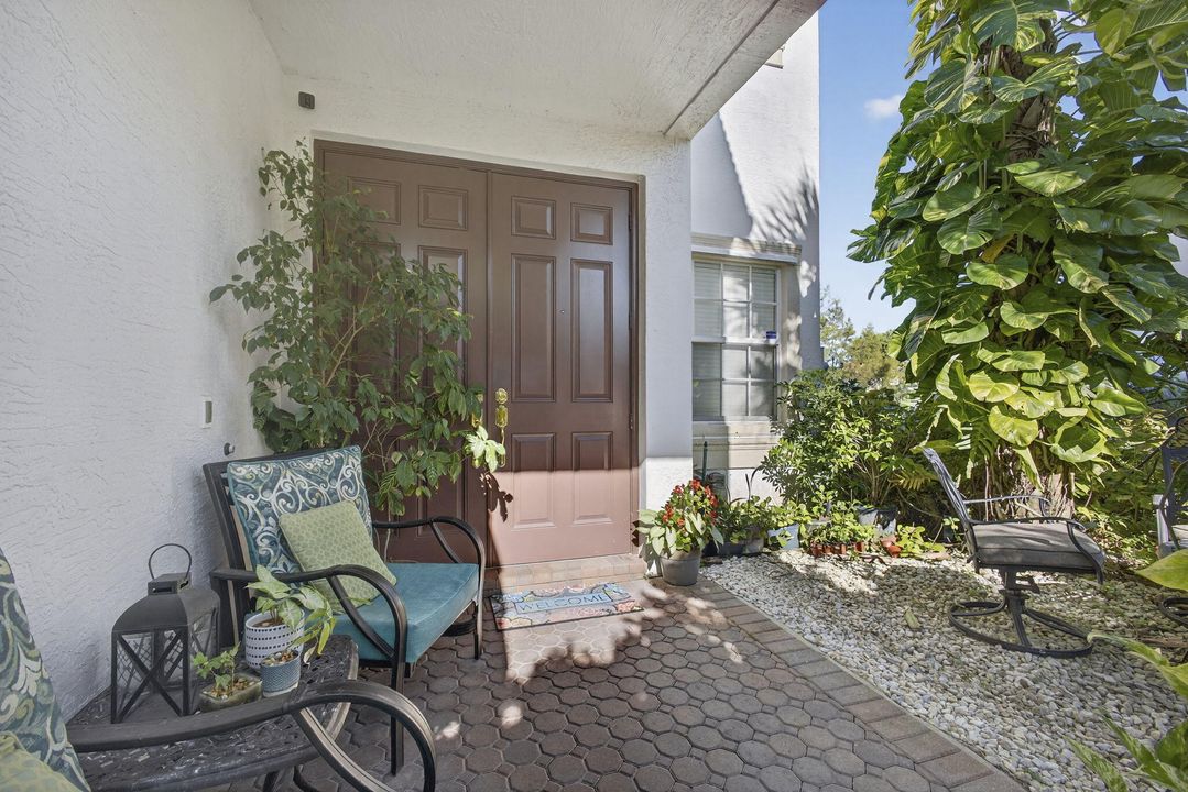 Active With Contract: $679,000 (5 beds, 2 baths, 2888 Square Feet)