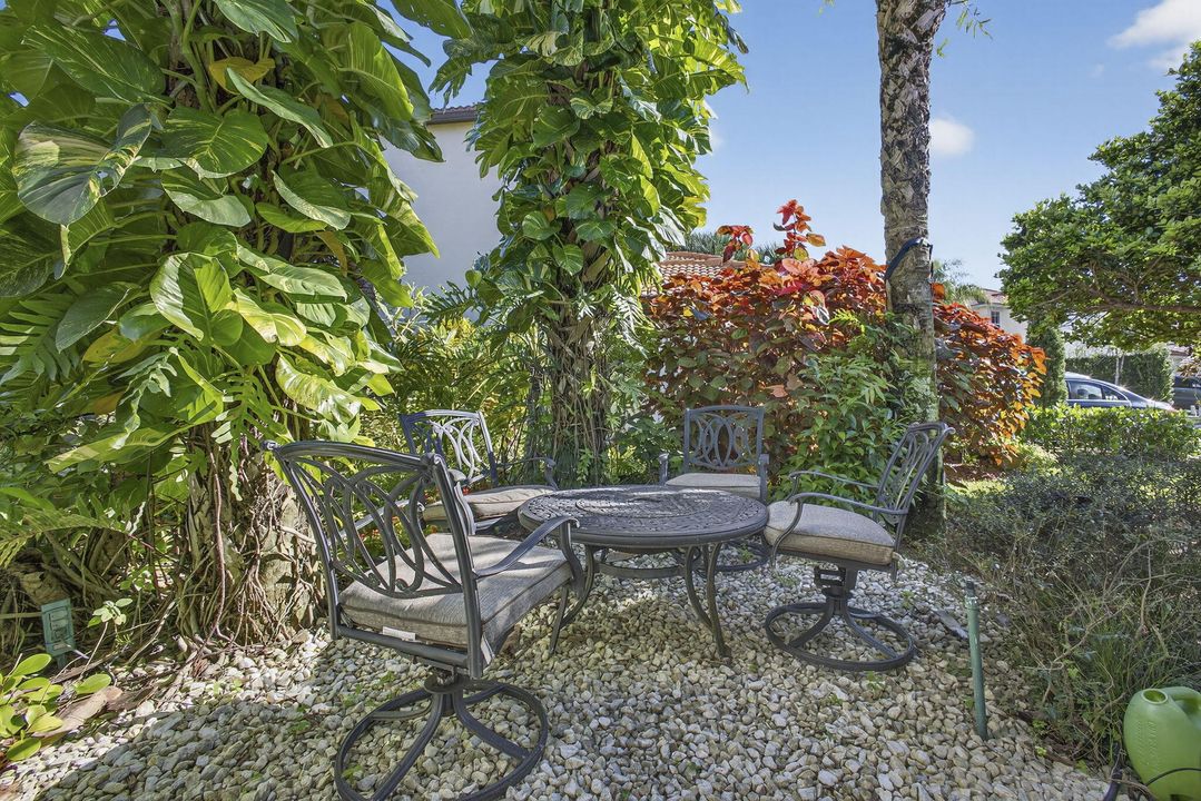 Active With Contract: $679,000 (5 beds, 2 baths, 2888 Square Feet)