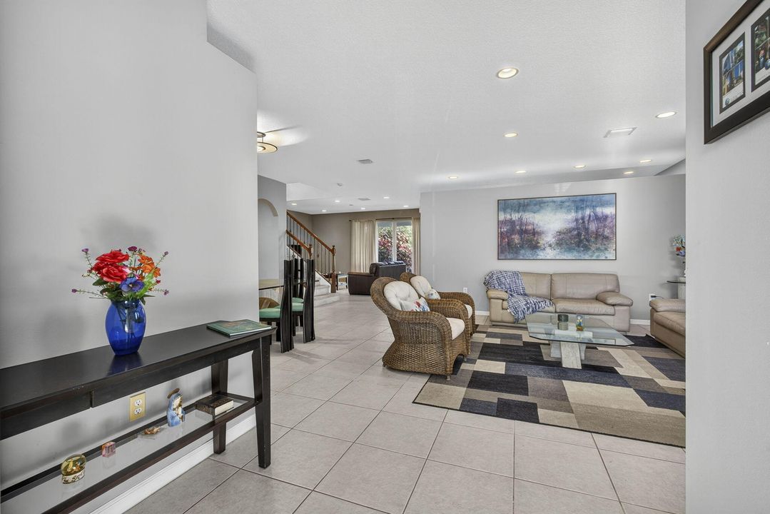 Active With Contract: $679,000 (5 beds, 2 baths, 2888 Square Feet)