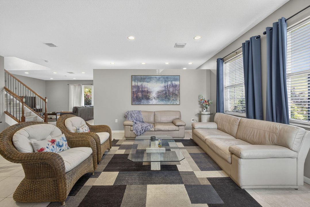 Active With Contract: $679,000 (5 beds, 2 baths, 2888 Square Feet)