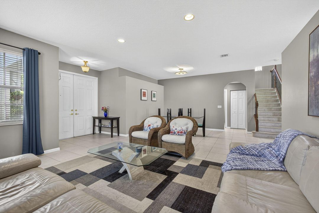 Active With Contract: $679,000 (5 beds, 2 baths, 2888 Square Feet)