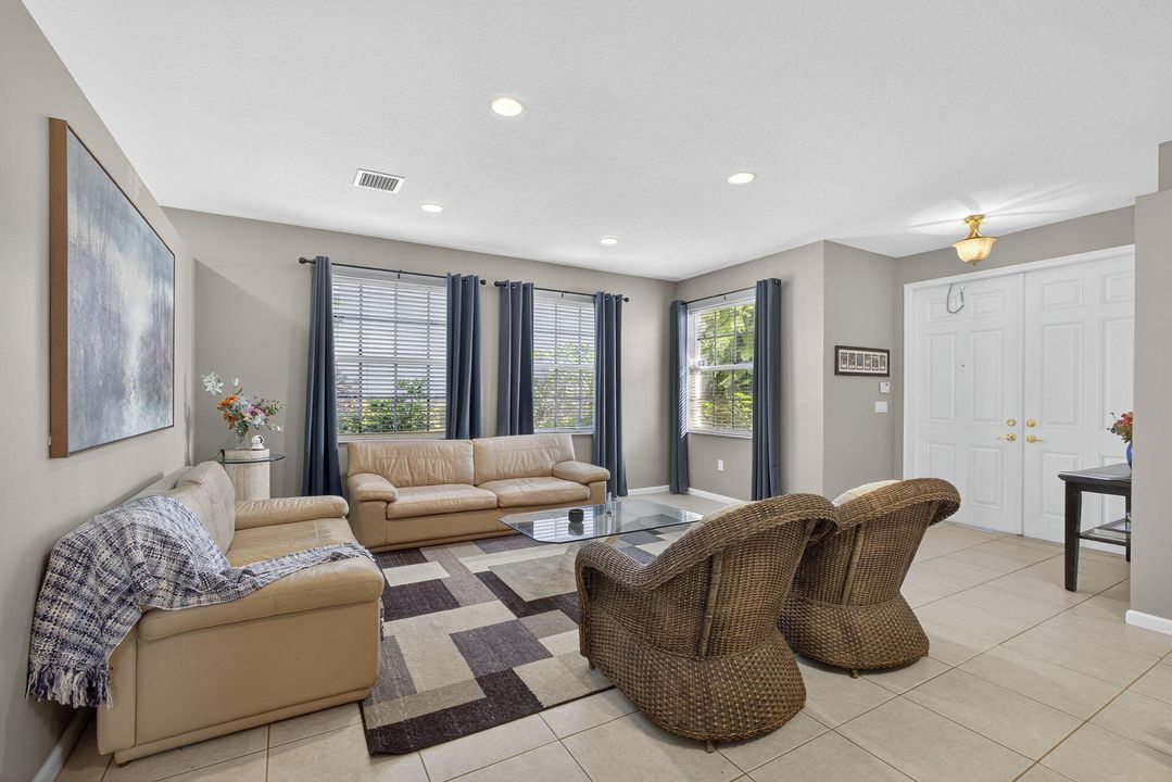 Active With Contract: $679,000 (5 beds, 2 baths, 2888 Square Feet)