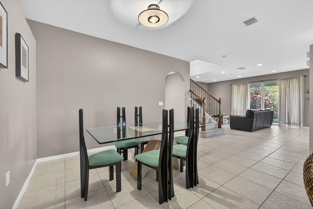 Active With Contract: $679,000 (5 beds, 2 baths, 2888 Square Feet)