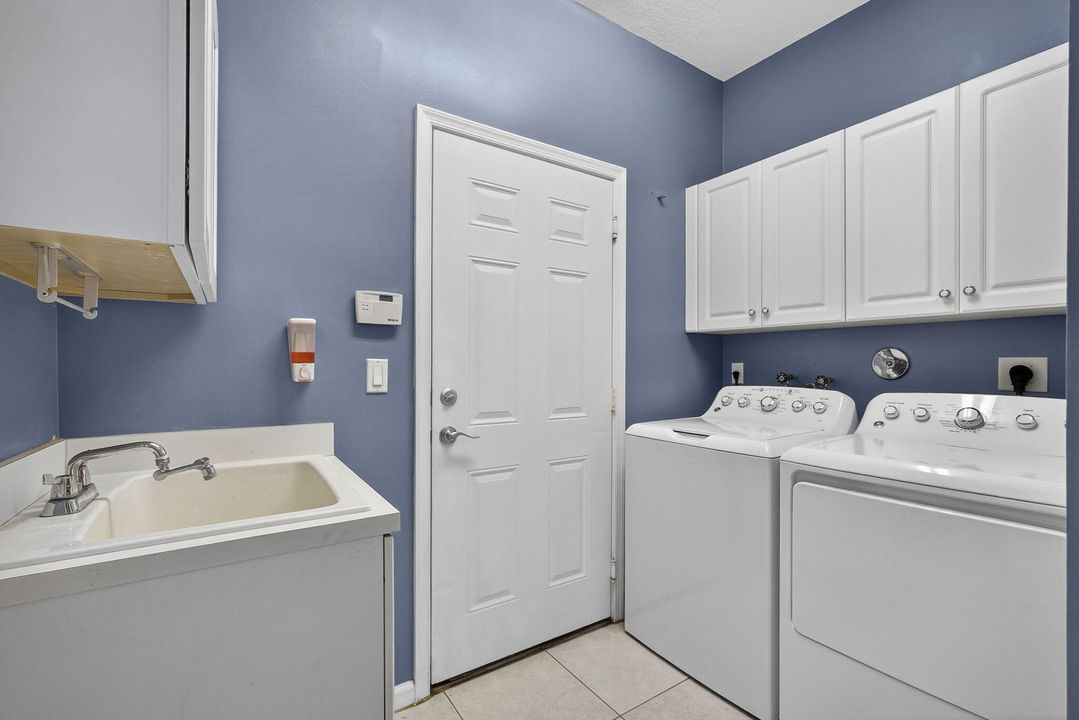 Active With Contract: $679,000 (5 beds, 2 baths, 2888 Square Feet)