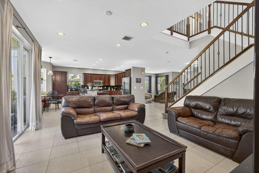 Active With Contract: $679,000 (5 beds, 2 baths, 2888 Square Feet)