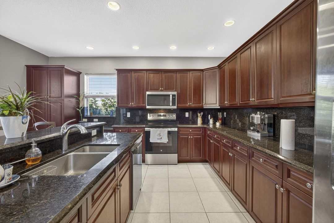 Active With Contract: $679,000 (5 beds, 2 baths, 2888 Square Feet)