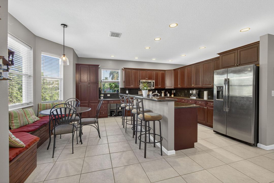 Active With Contract: $679,000 (5 beds, 2 baths, 2888 Square Feet)