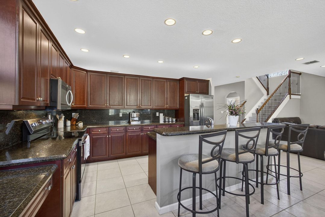 Active With Contract: $679,000 (5 beds, 2 baths, 2888 Square Feet)