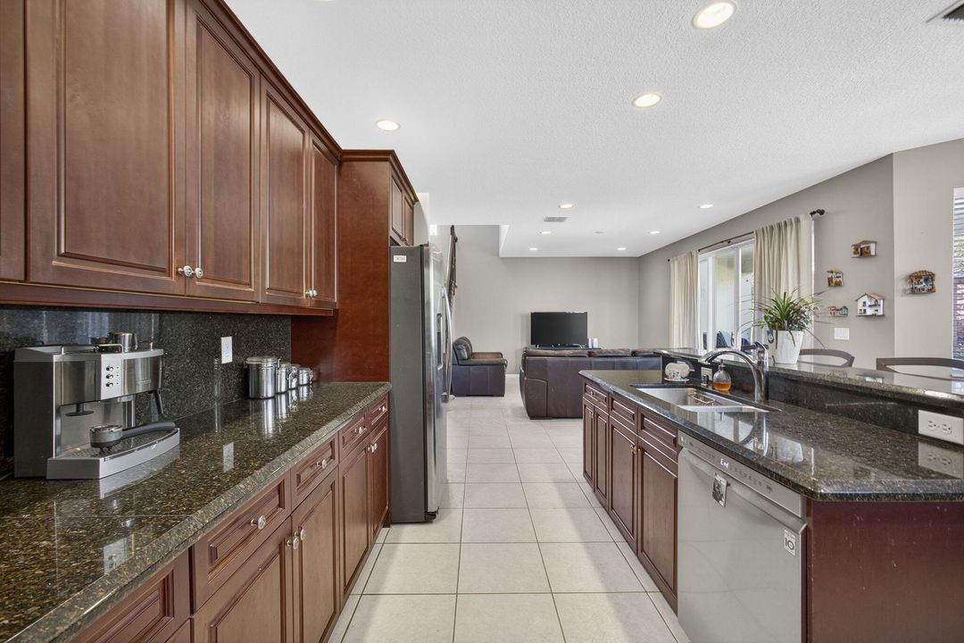 Active With Contract: $679,000 (5 beds, 2 baths, 2888 Square Feet)