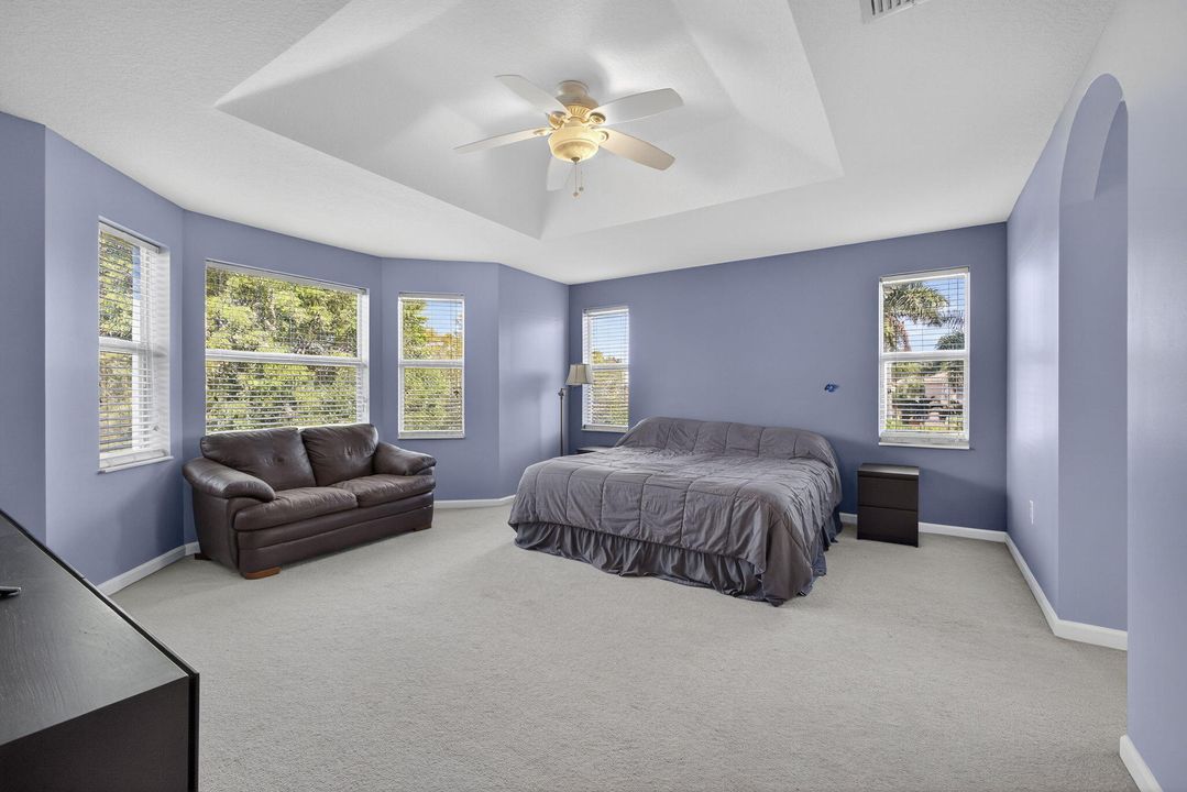 Active With Contract: $679,000 (5 beds, 2 baths, 2888 Square Feet)