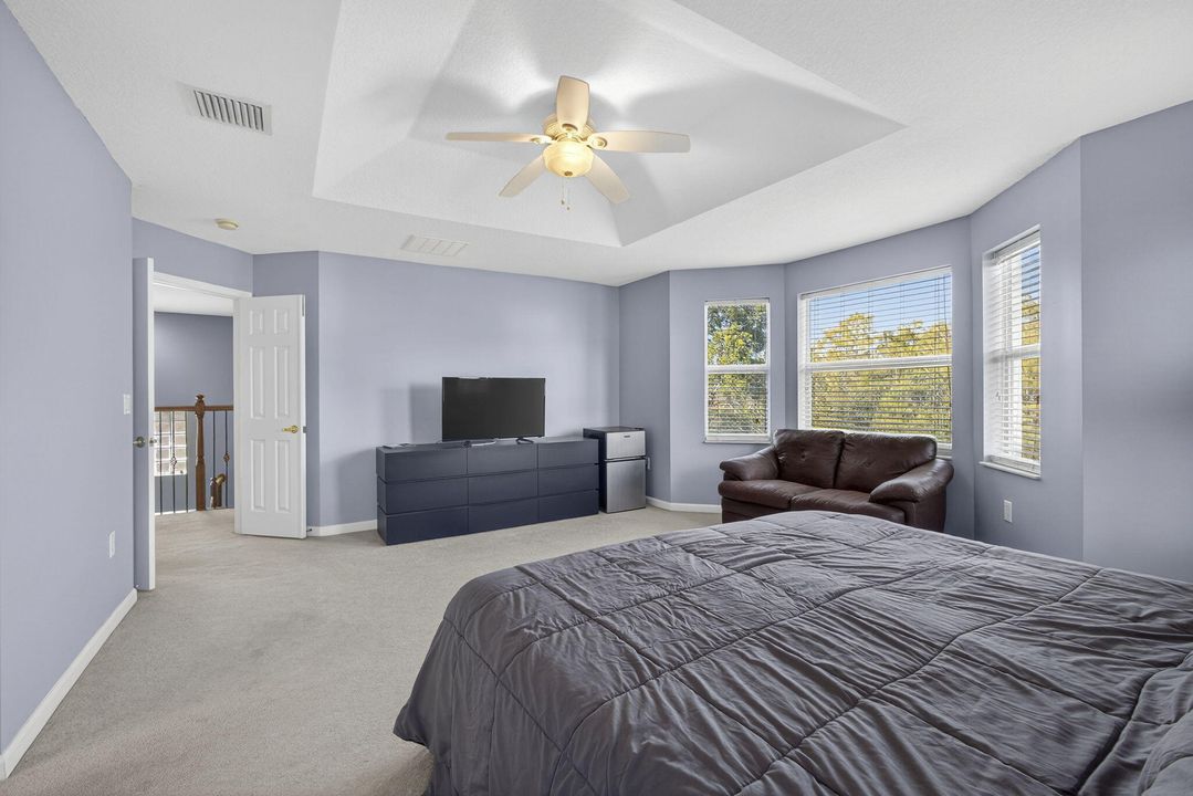 Active With Contract: $679,000 (5 beds, 2 baths, 2888 Square Feet)