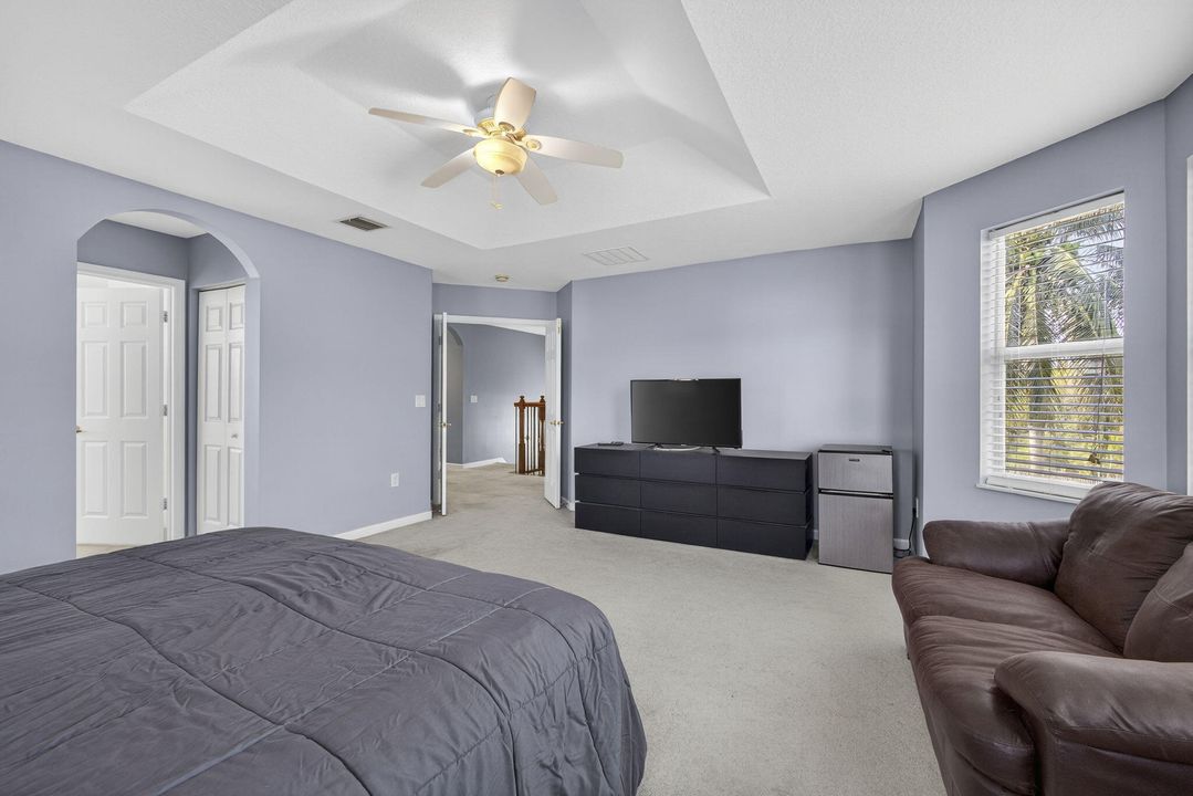 Active With Contract: $679,000 (5 beds, 2 baths, 2888 Square Feet)