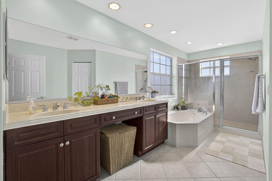 Active With Contract: $679,000 (5 beds, 2 baths, 2888 Square Feet)