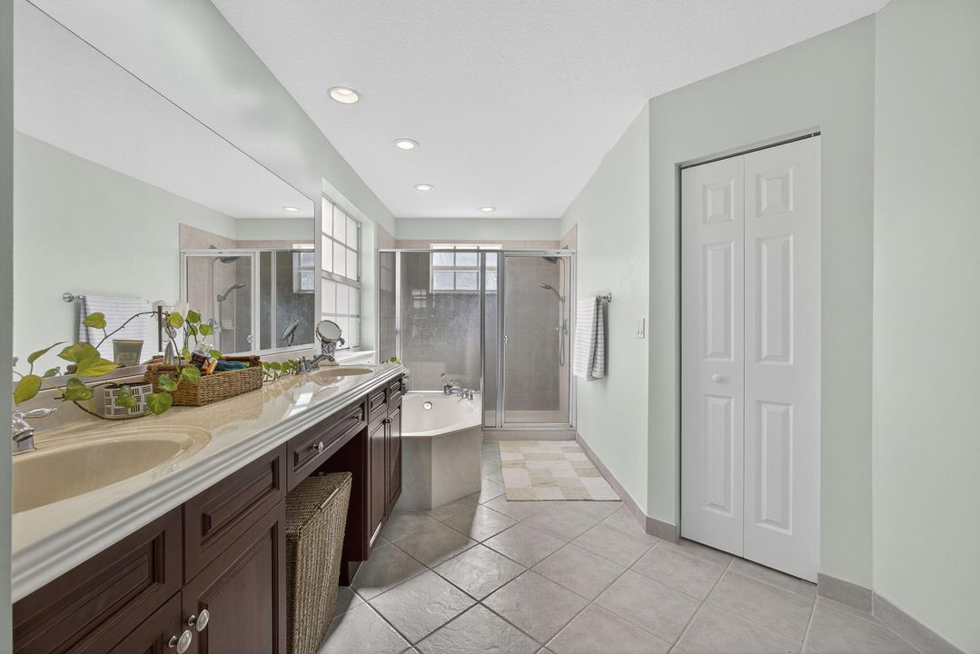 Active With Contract: $679,000 (5 beds, 2 baths, 2888 Square Feet)