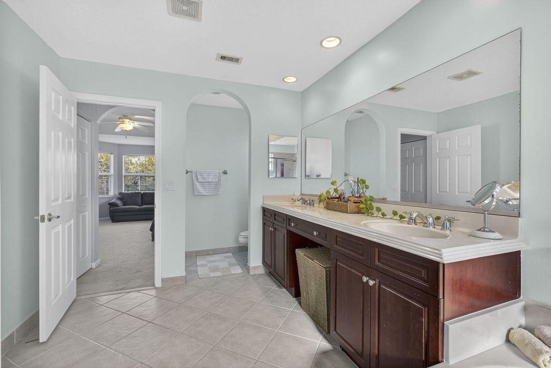 Active With Contract: $679,000 (5 beds, 2 baths, 2888 Square Feet)