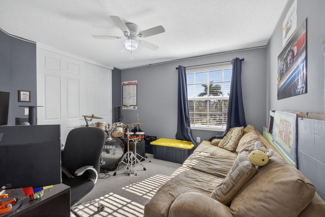 Active With Contract: $679,000 (5 beds, 2 baths, 2888 Square Feet)