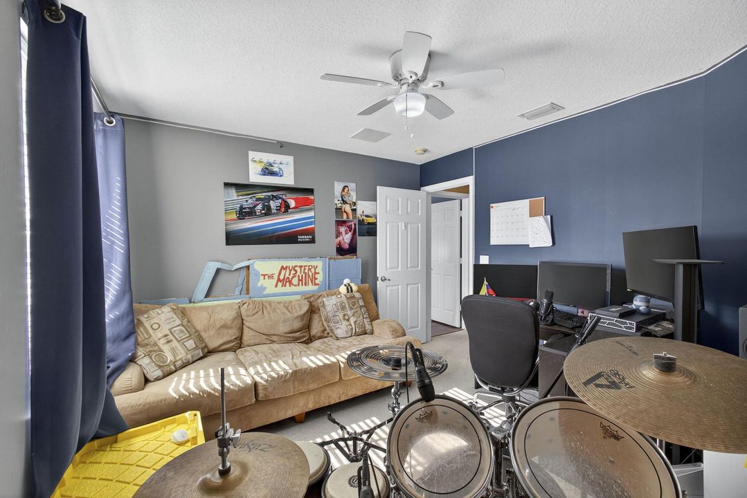 Active With Contract: $679,000 (5 beds, 2 baths, 2888 Square Feet)