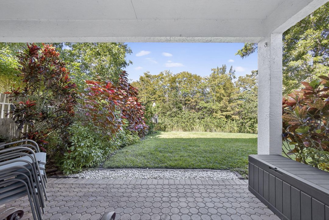 Active With Contract: $679,000 (5 beds, 2 baths, 2888 Square Feet)