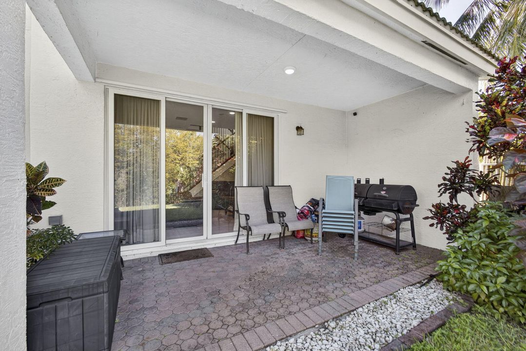 Active With Contract: $679,000 (5 beds, 2 baths, 2888 Square Feet)