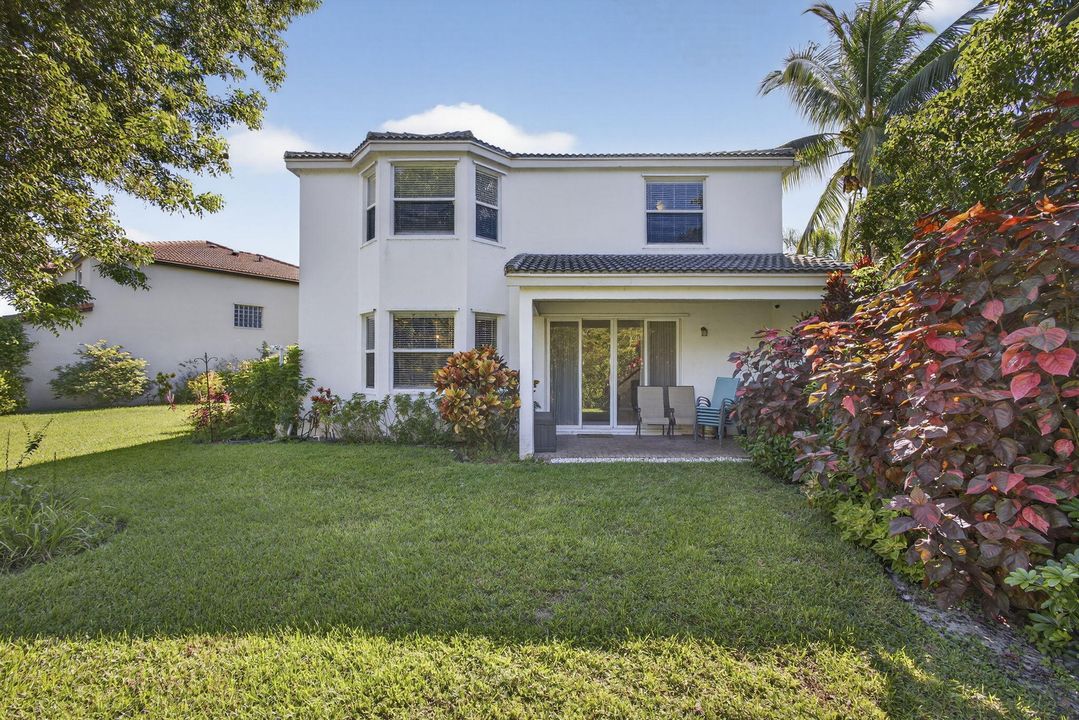 Active With Contract: $679,000 (5 beds, 2 baths, 2888 Square Feet)