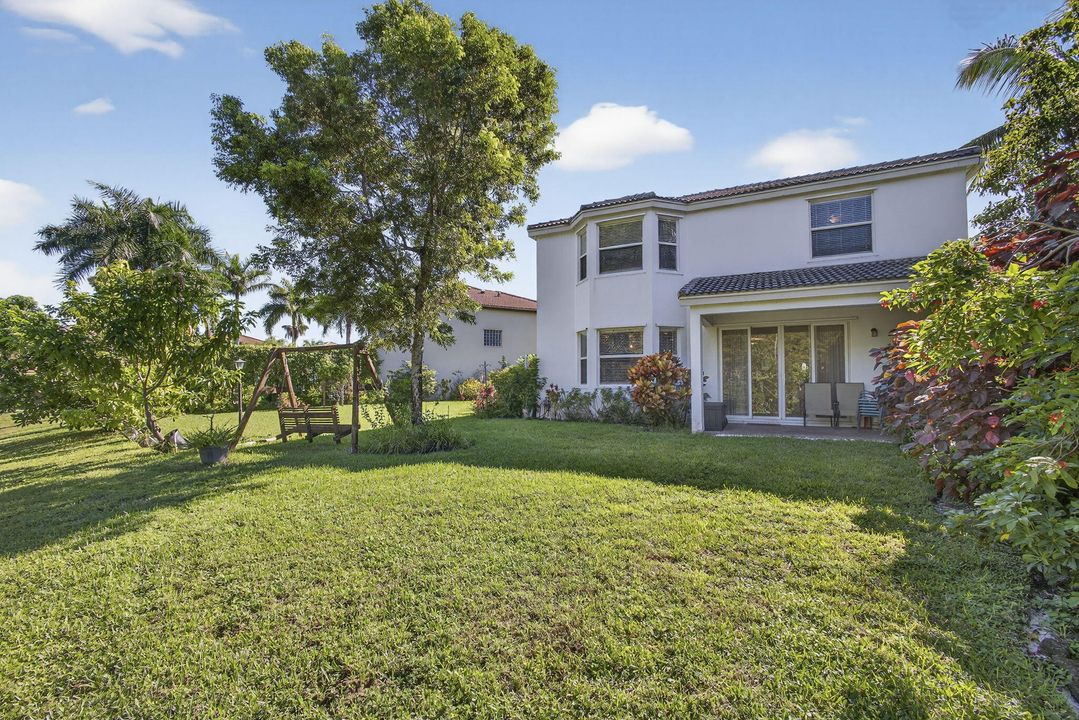 Active With Contract: $679,000 (5 beds, 2 baths, 2888 Square Feet)