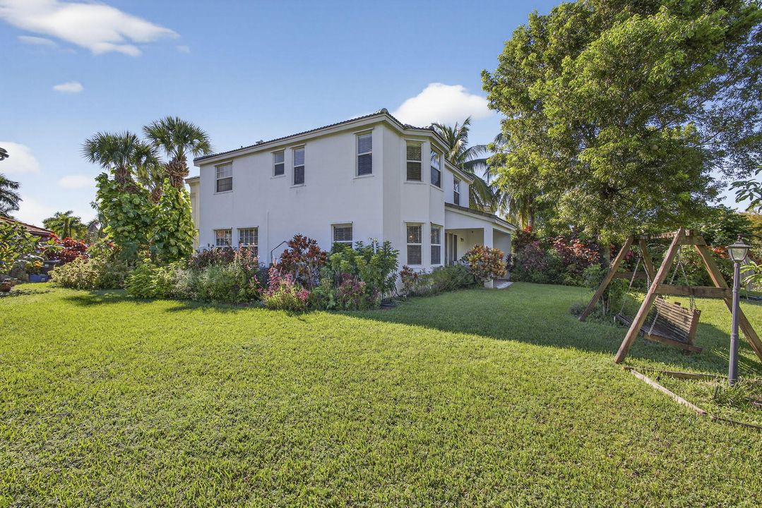 Active With Contract: $679,000 (5 beds, 2 baths, 2888 Square Feet)