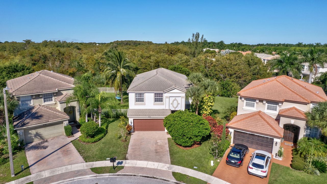 Active With Contract: $679,000 (5 beds, 2 baths, 2888 Square Feet)