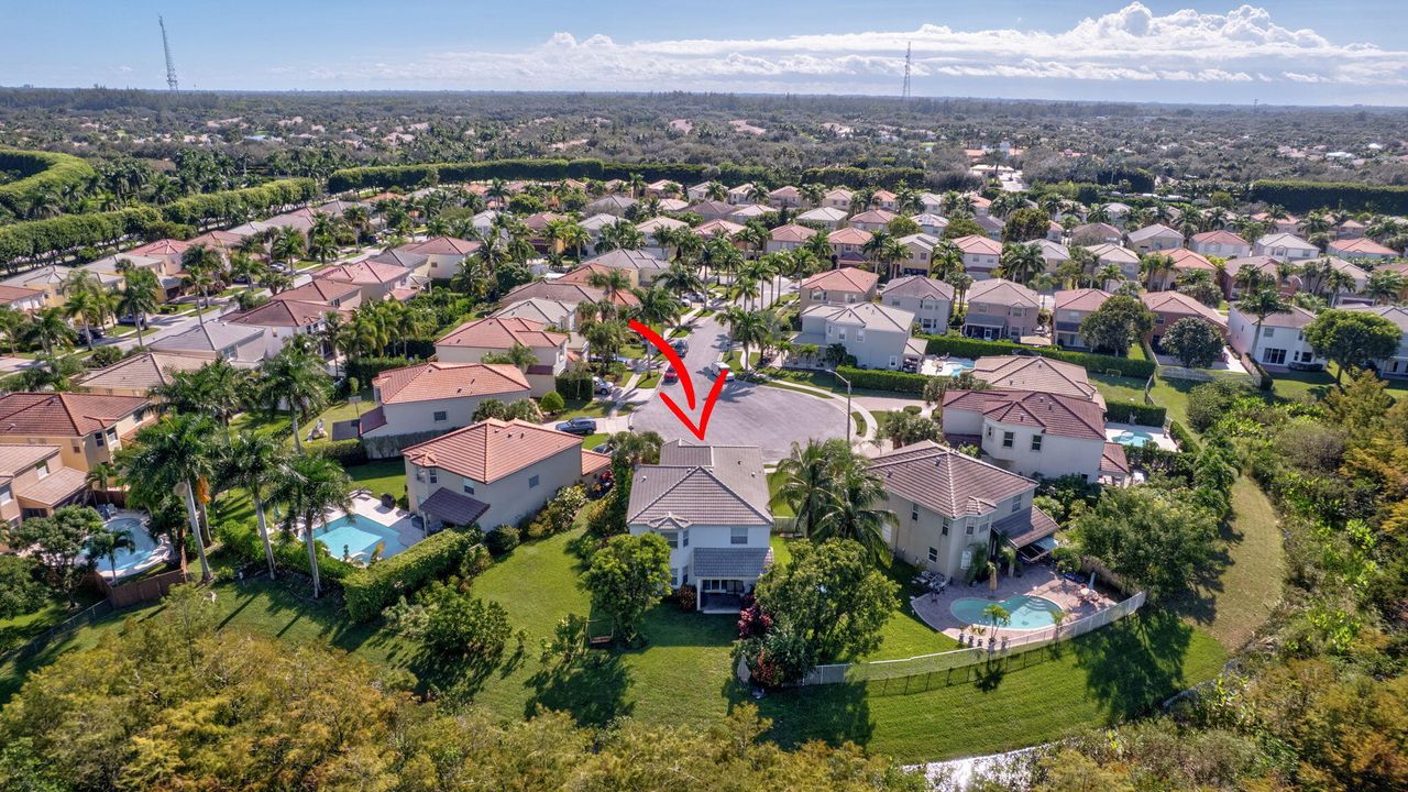 Active With Contract: $679,000 (5 beds, 2 baths, 2888 Square Feet)