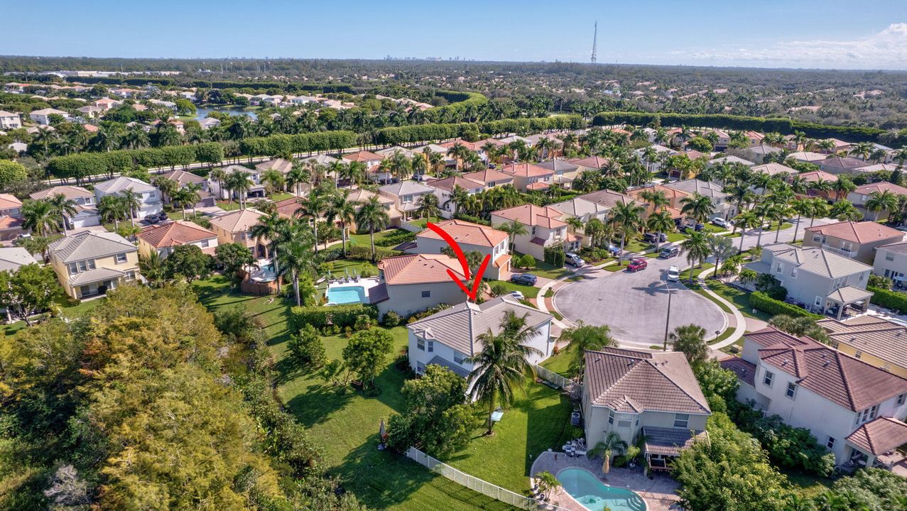 Active With Contract: $679,000 (5 beds, 2 baths, 2888 Square Feet)