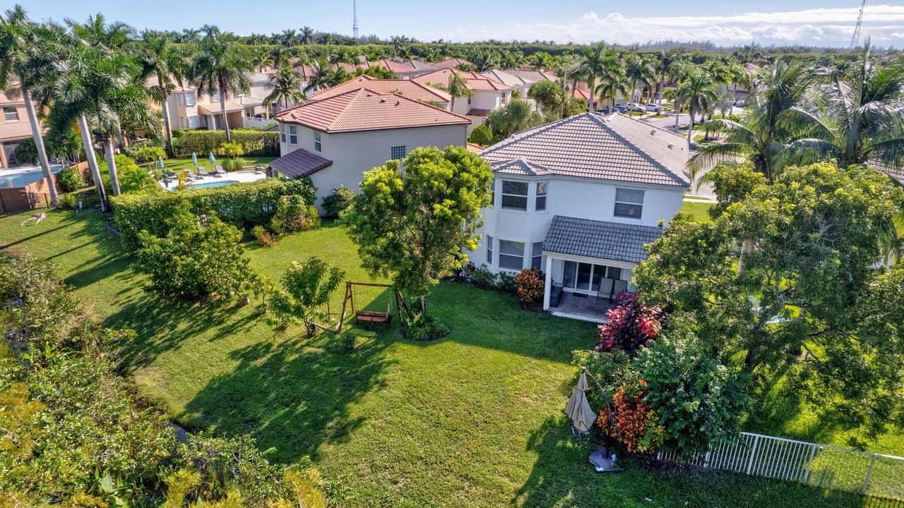 Active With Contract: $679,000 (5 beds, 2 baths, 2888 Square Feet)